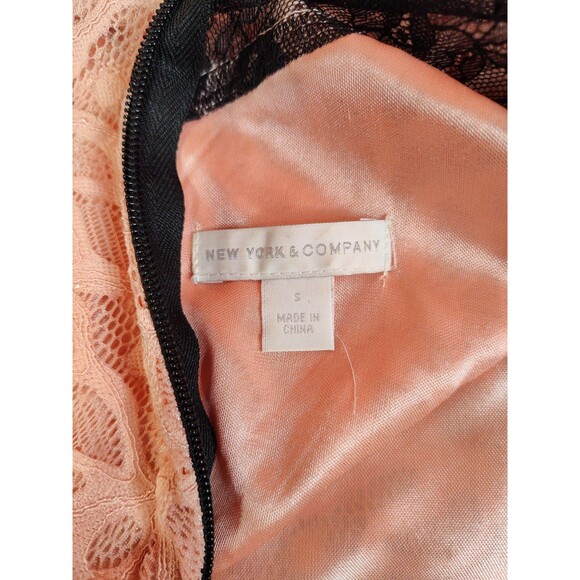 Women's New York and Co. Short Sleeve Eyelash Lace Dress Black Pink Small - Picture 7 of 8